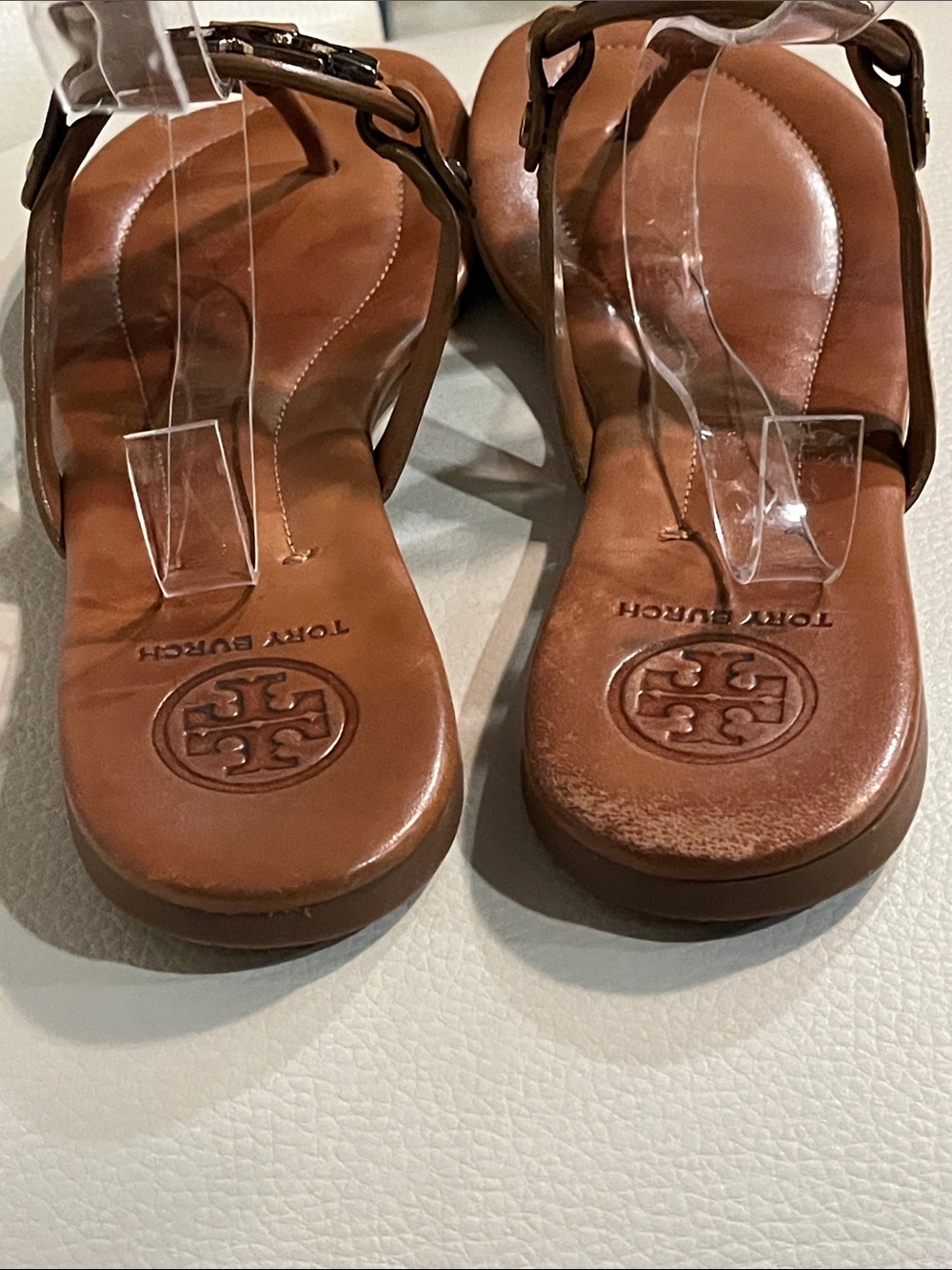 Tory Burch Tan Leather Gold Logo Thong Sandals Beautiful Eye Catching Luxury - Picture 6 of 15